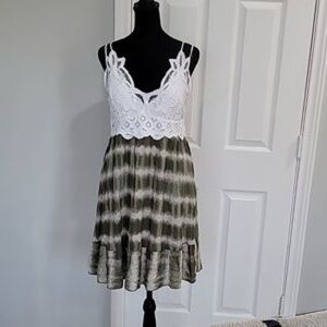 Vine and Valley Elegant White and Green Tie-Dye Push Up Women's Dress S